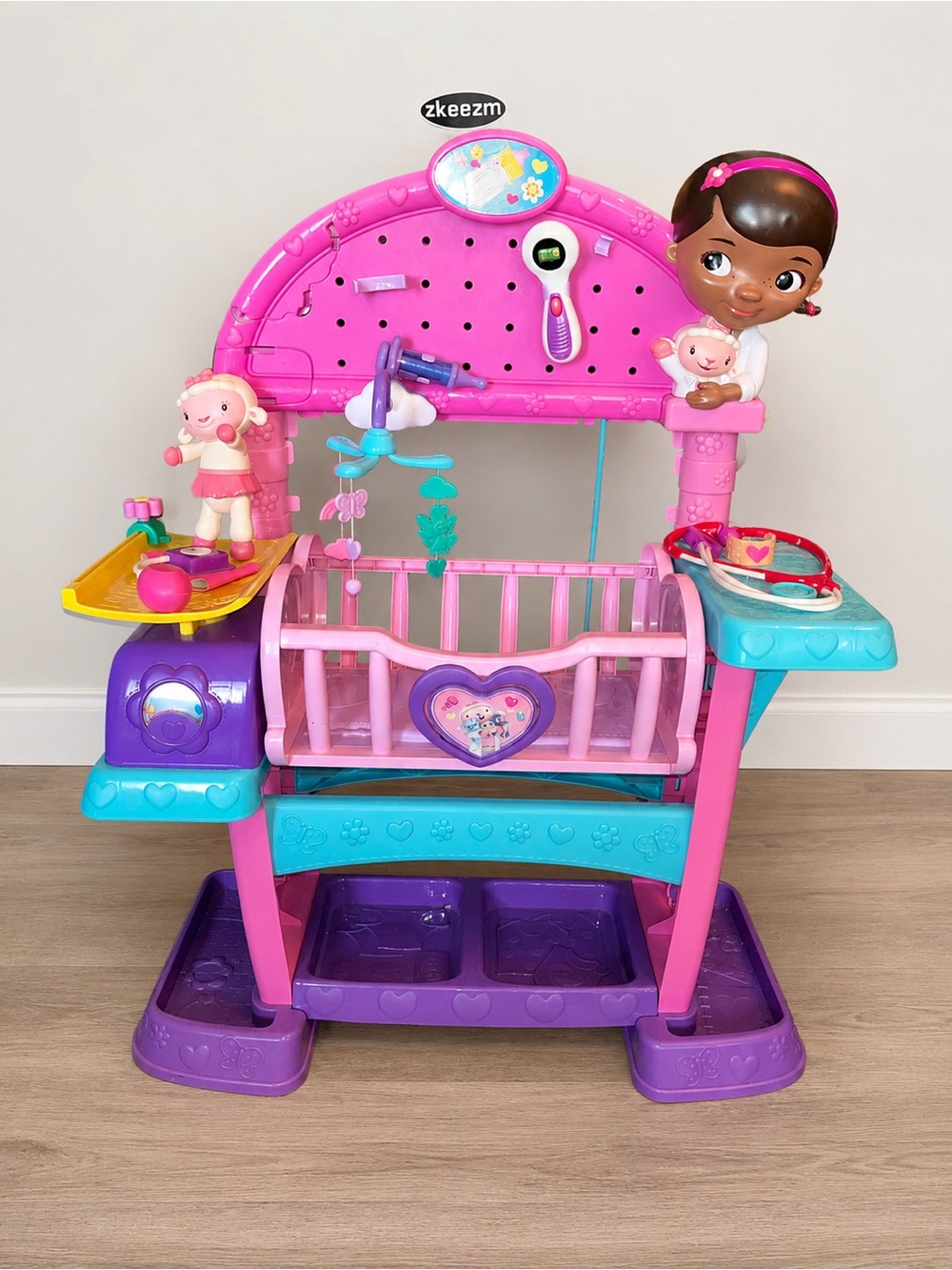 Disney Jr. Doc McStuffins Baby All-in-One Nursery playset WORKS GREAT RARE HTF